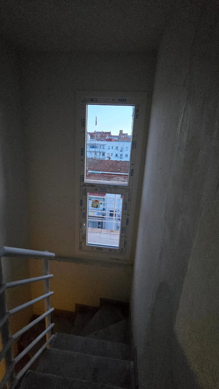 Instalación de ventanas de PVC y aluminio de alta eficiencia térmica - v 16
